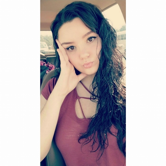 Meet your Posher, Kristen - Picture 1 of 1